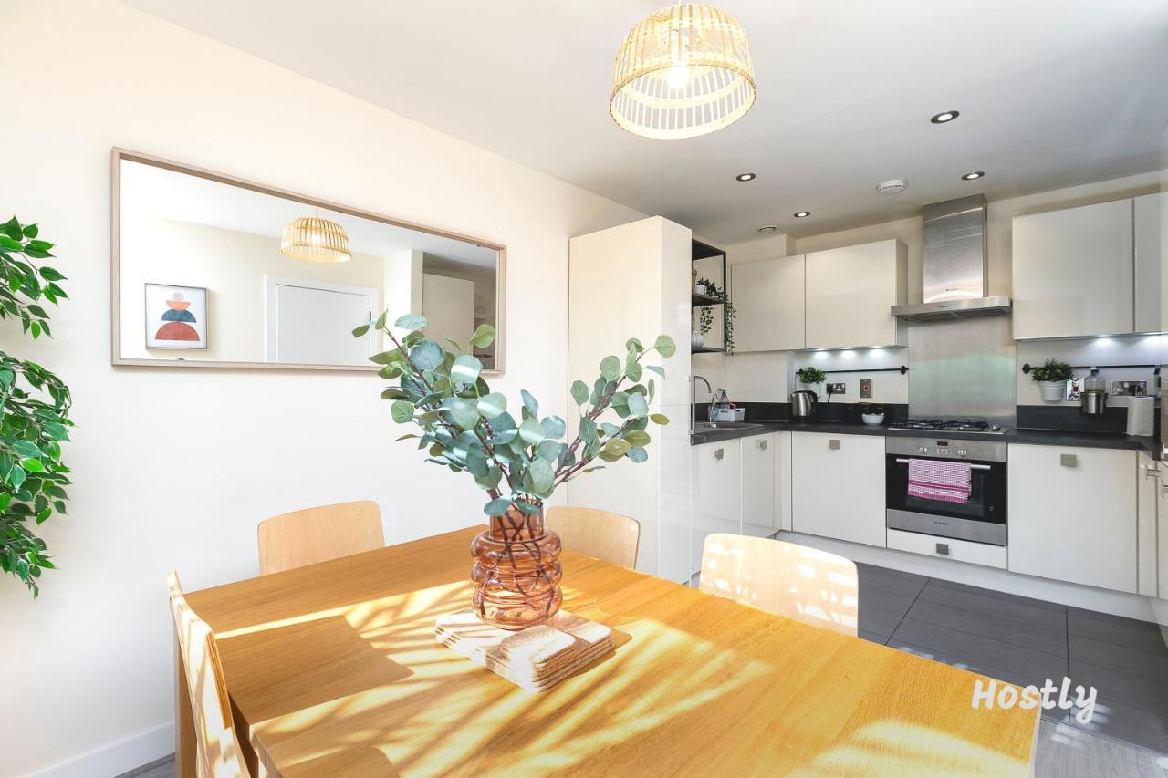 Puffin Way - Comfortable, Spacious House With Parking Reading Exterior photo