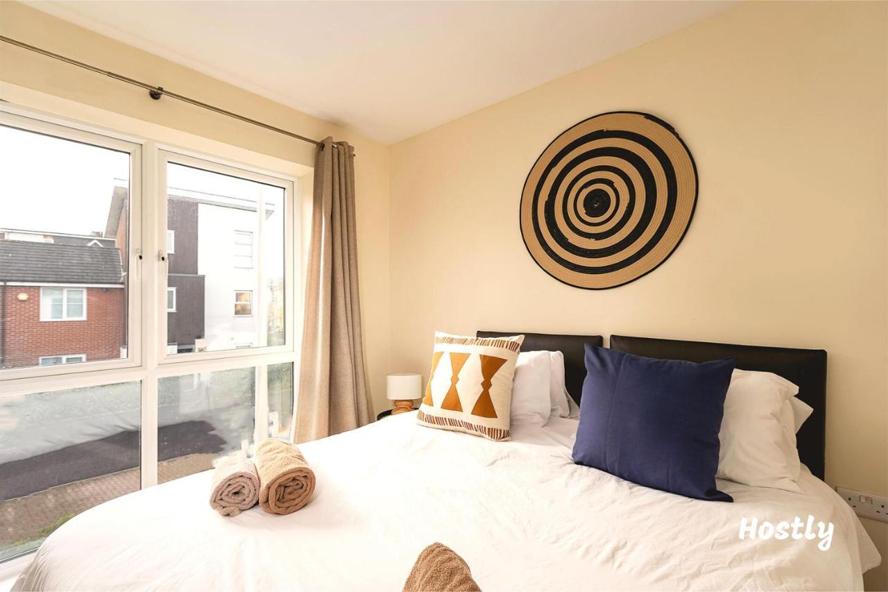 Puffin Way - Comfortable, Spacious House With Parking Reading Exterior photo