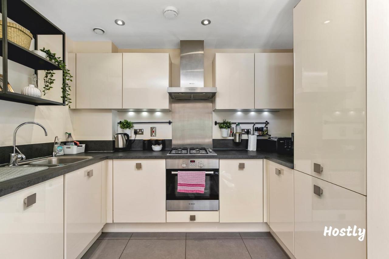Puffin Way - Comfortable, Spacious House With Parking Reading Exterior photo
