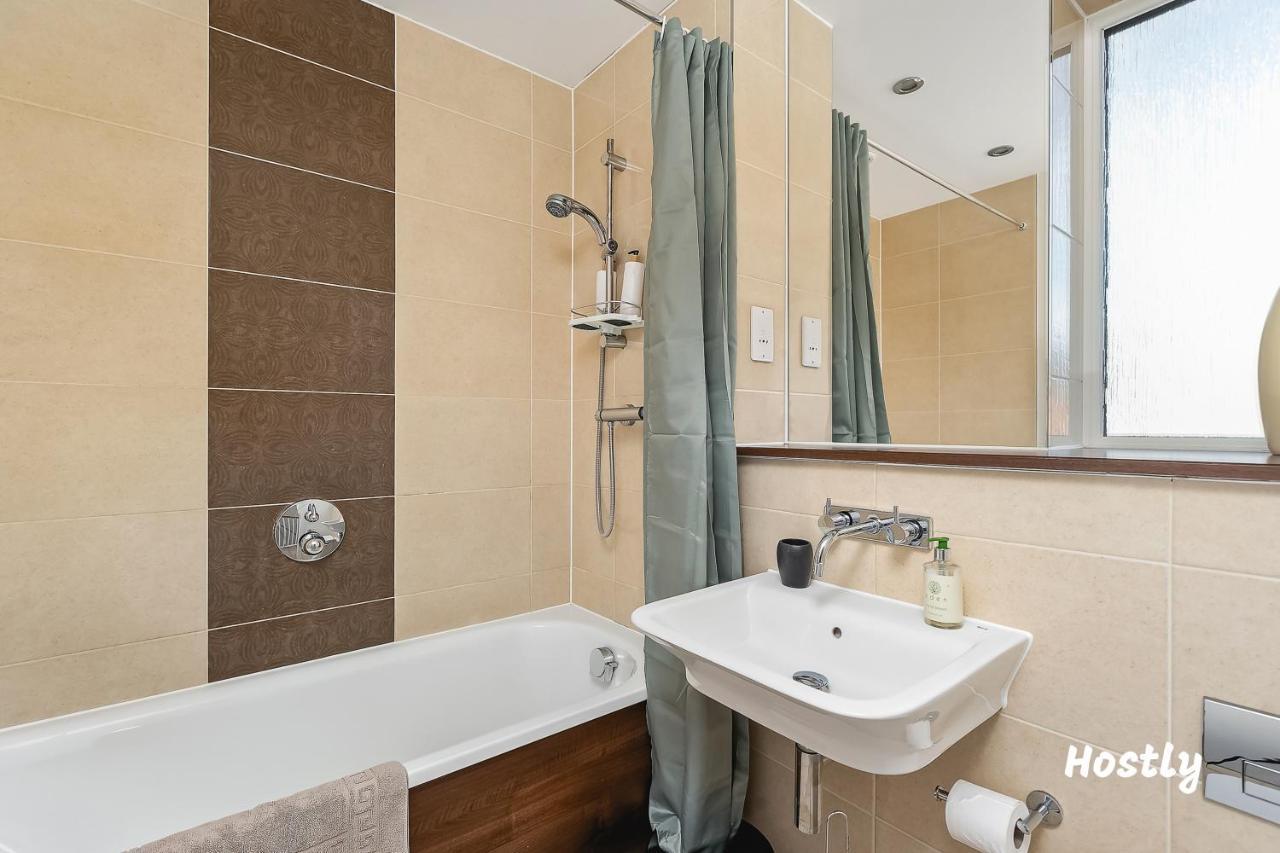 Puffin Way - Comfortable, Spacious House With Parking Reading Exterior photo