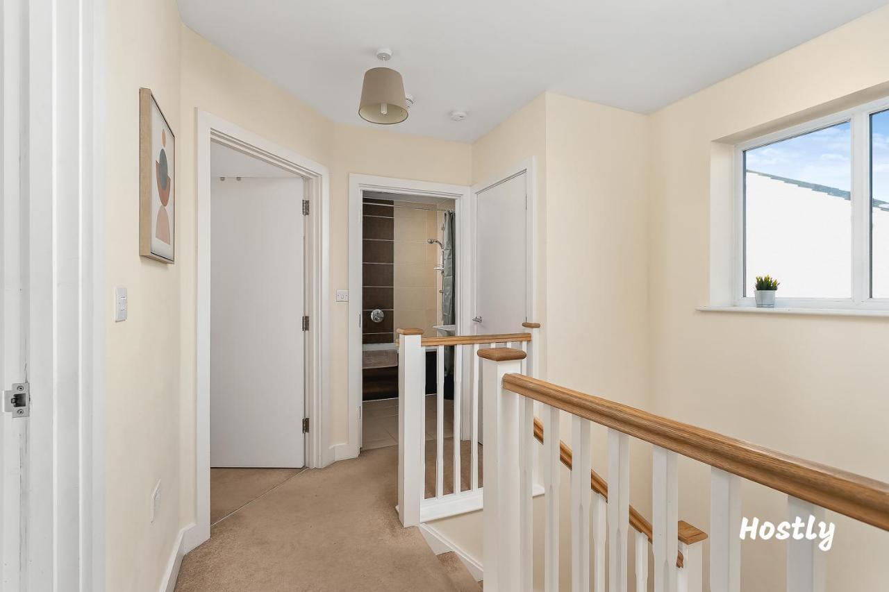Puffin Way - Comfortable, Spacious House With Parking Reading Exterior photo