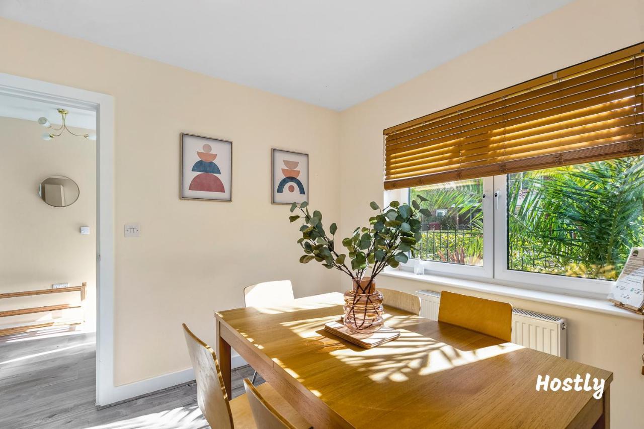 Puffin Way - Comfortable, Spacious House With Parking Reading Exterior photo