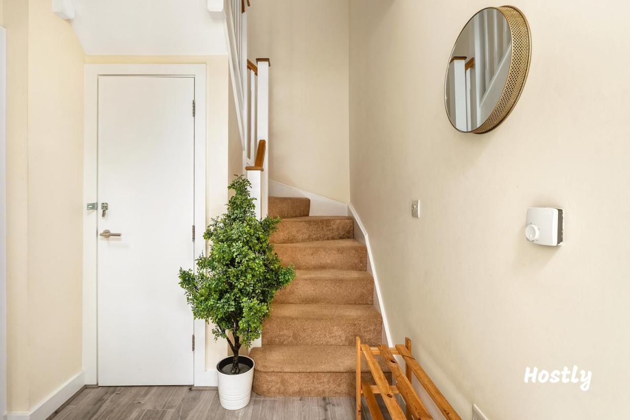 Puffin Way - Comfortable, Spacious House With Parking Reading Exterior photo
